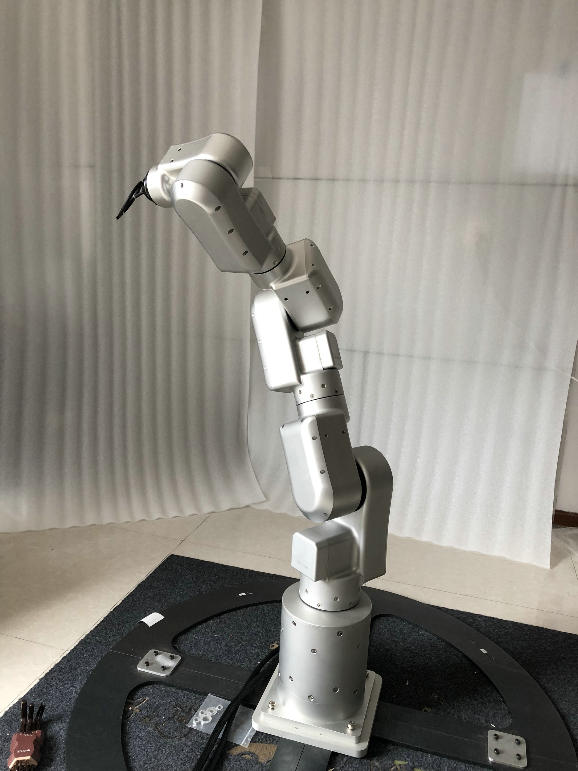 Seven-axis light cooperative robotic arm